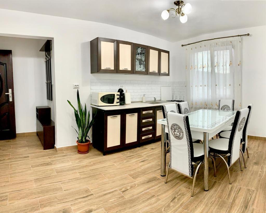Cazare Apartament Orsova Apartment Екстериор снимка